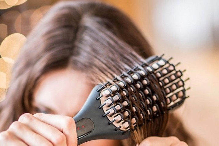 Se lisser les cheveux avec une brosse : le meilleur appareil ?