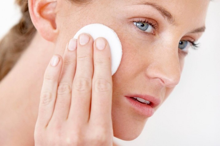 Un démaquillage réussi avec un soin bio